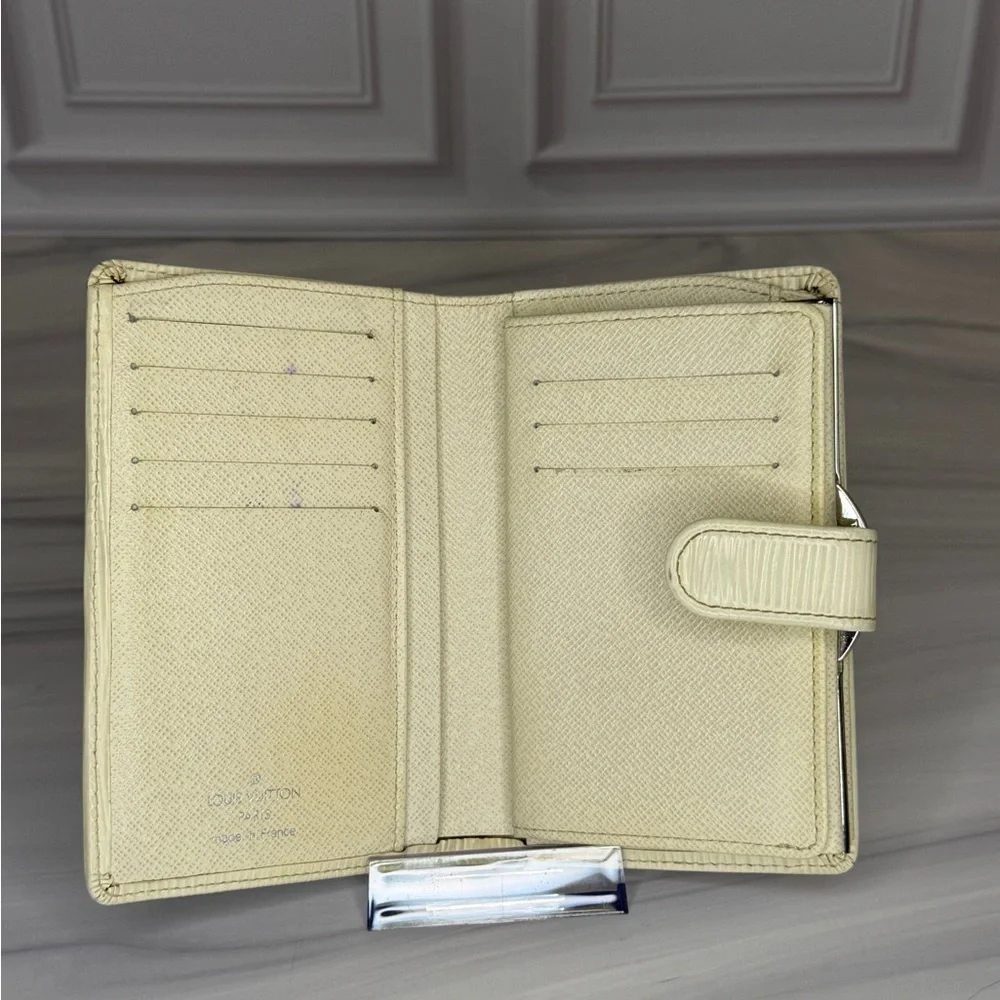 Louis Vuitton White Epi Leather Tressor Kisslock Wallet | Vintage